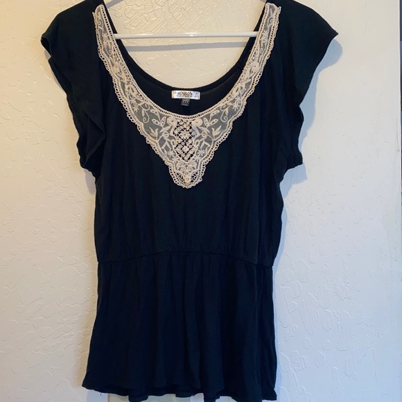 Black t-shirt material top with lace size M - Picture 1 of 8